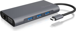 USB-C-Hub mit mehreren Anschlüssen und Kabel.
