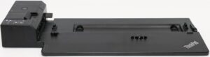 Schwarze Laptop-Dockingstation in rechteckiger Form mit ThinkPad-Logo.