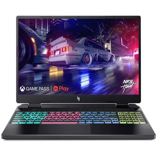 Gaming-Laptop mit RGB-Tastatur und Rennspielszene auf dem Bildschirm.