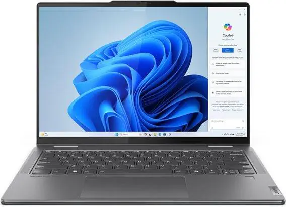Ein Laptop mit Windows-Betriebssystem zeigt einen blauen Hintergrund.