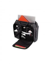 Geöffnete schwarze Laptoptasche mit organisiertem Innenraum und Laptop.