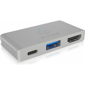Silberner Adapter mit USB-C-, HDMI- und USB-Anschlüssen auf weißem Hintergrund.